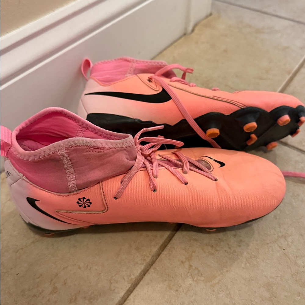 Nike Kids Pink Soccer Cleats size 4